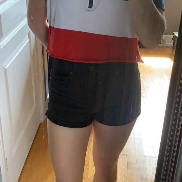 Black jean shorts from Garage. Size 1 - Picture 4 of 4